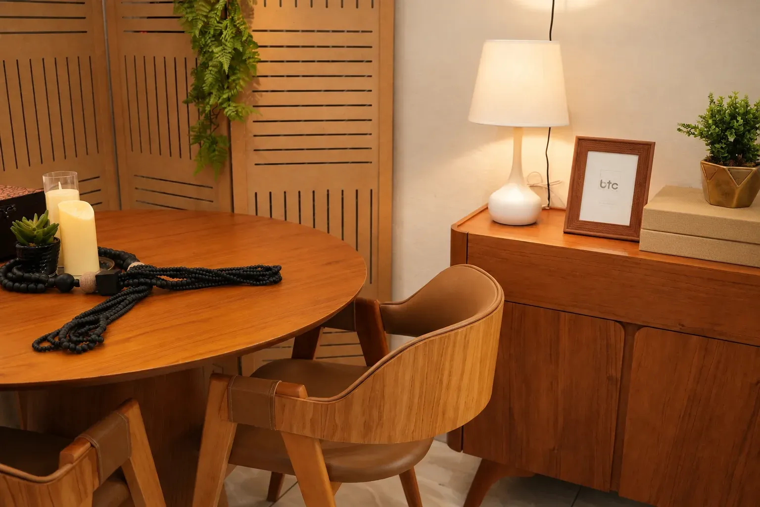 Mesa e ambiente de atendimento